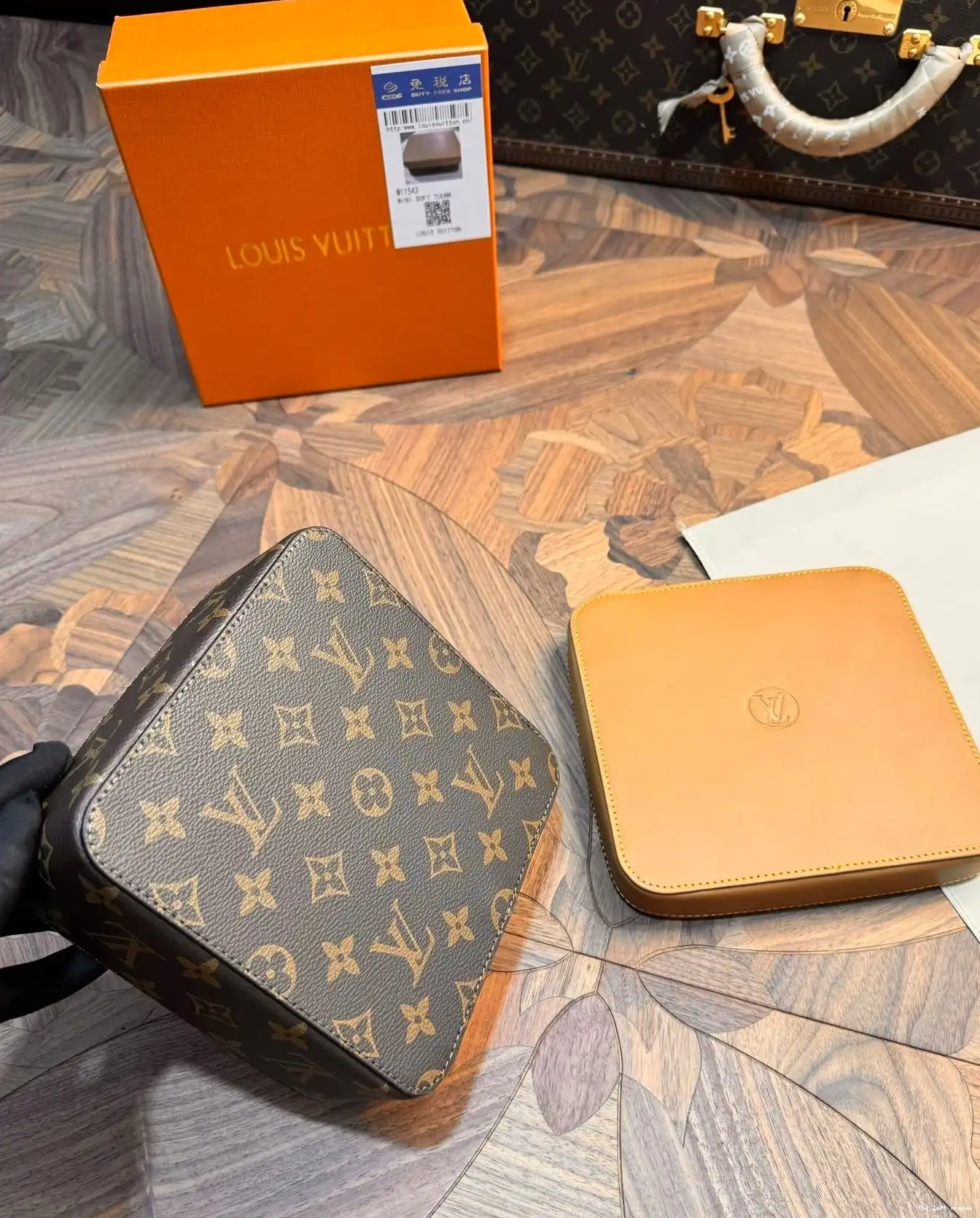 YELLOW SQUARE JEWELRY LV BOX CUSTOM 0608